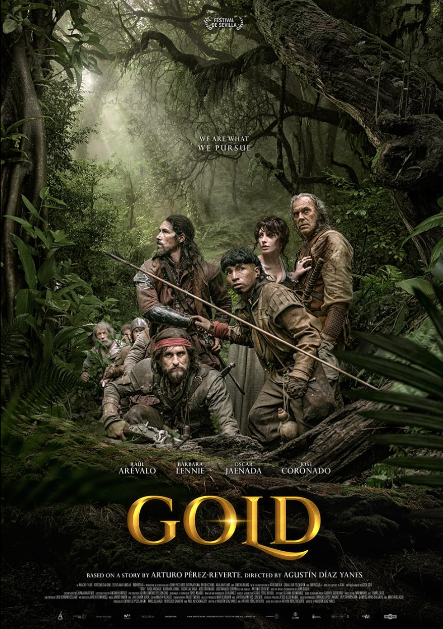 Póster de la película 'Gold' en un bosque con personajes en vestuarios de exploradores y guerreros, con vegetación densa y luz filtrándose entre los árboles.