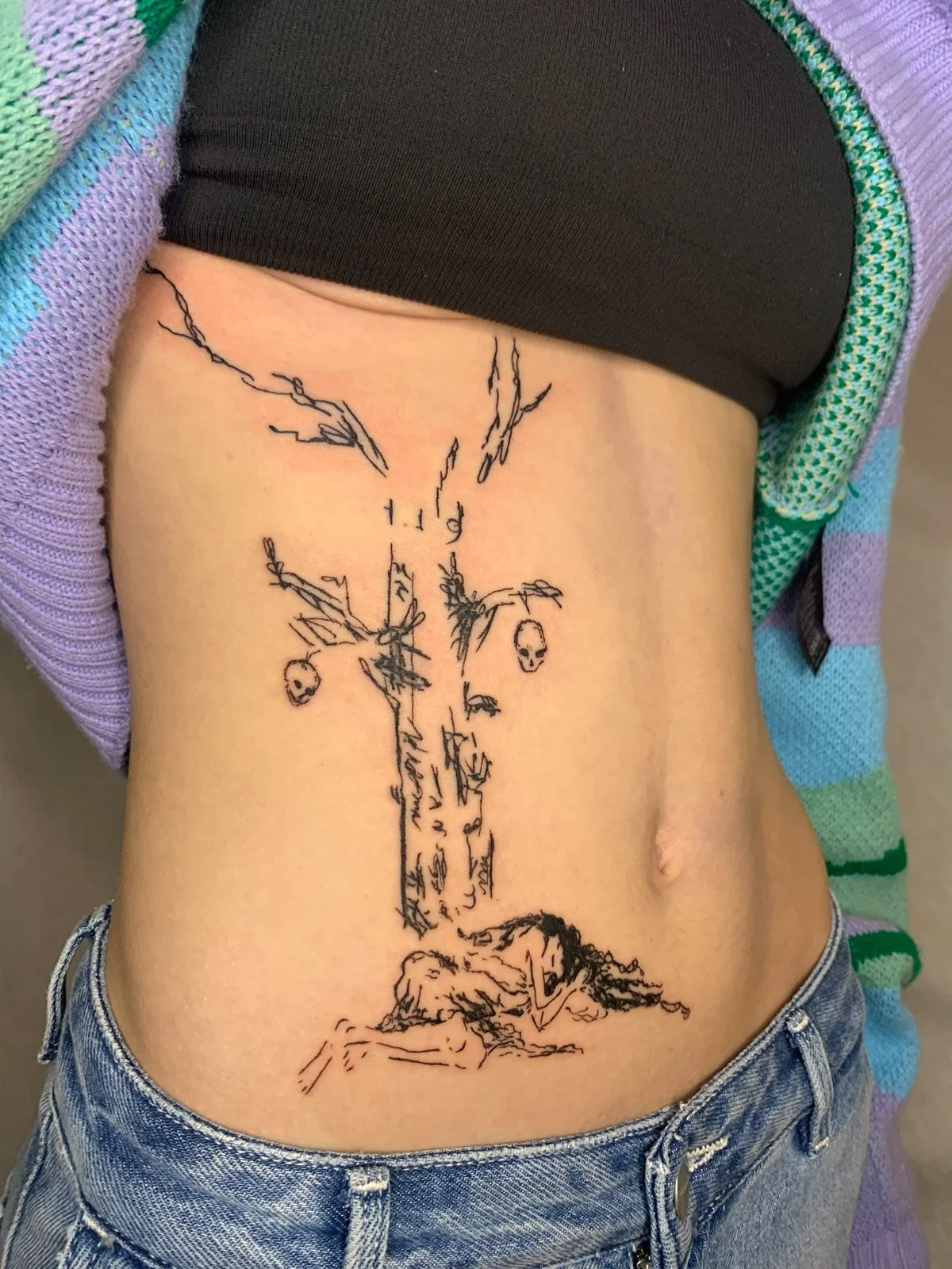 Victoria_biscuitsandbunnies_Tattoo_Wien_Baum_Trauer_Frau_IMG_9764.jpg