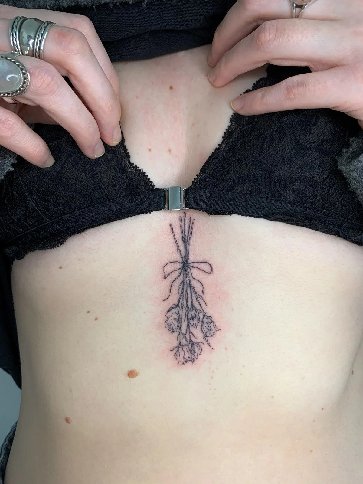 Victoria_biscuitsandbunnies_Tattoo_Wien_Rosen_IMG_2150.jpg