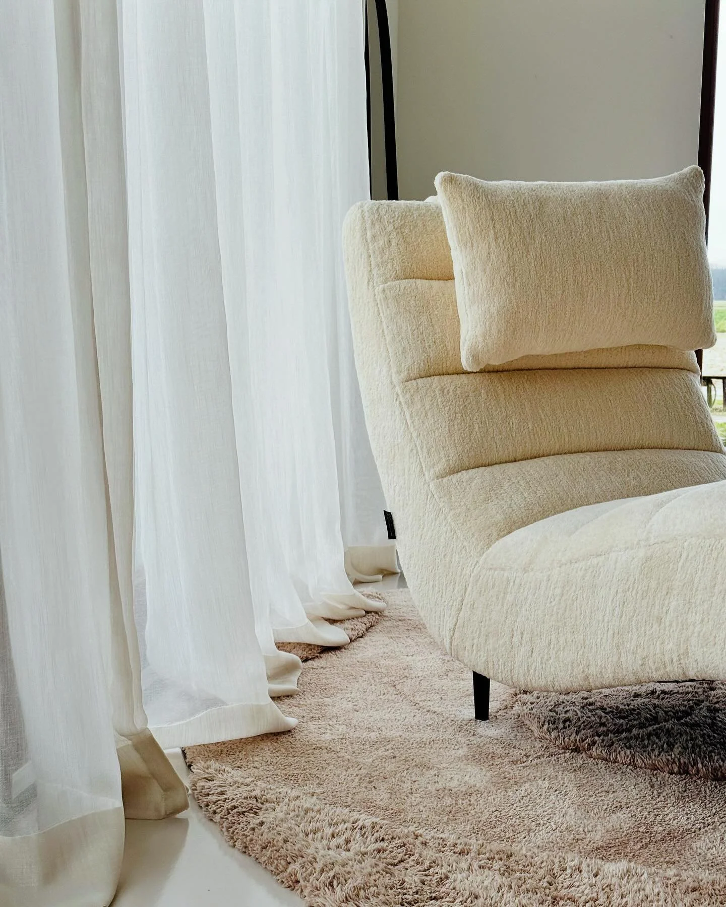 Even opladen op je favoriete plek in huis✨
Of het nu 10 minuten zijn of een paar uur. Het gaat erom dat jij tot rust komt. Met een kop thee, een stukje chocola, een goed boek of gewoon je gedachten.

We doen het allemaal anders. En dat is precies wat