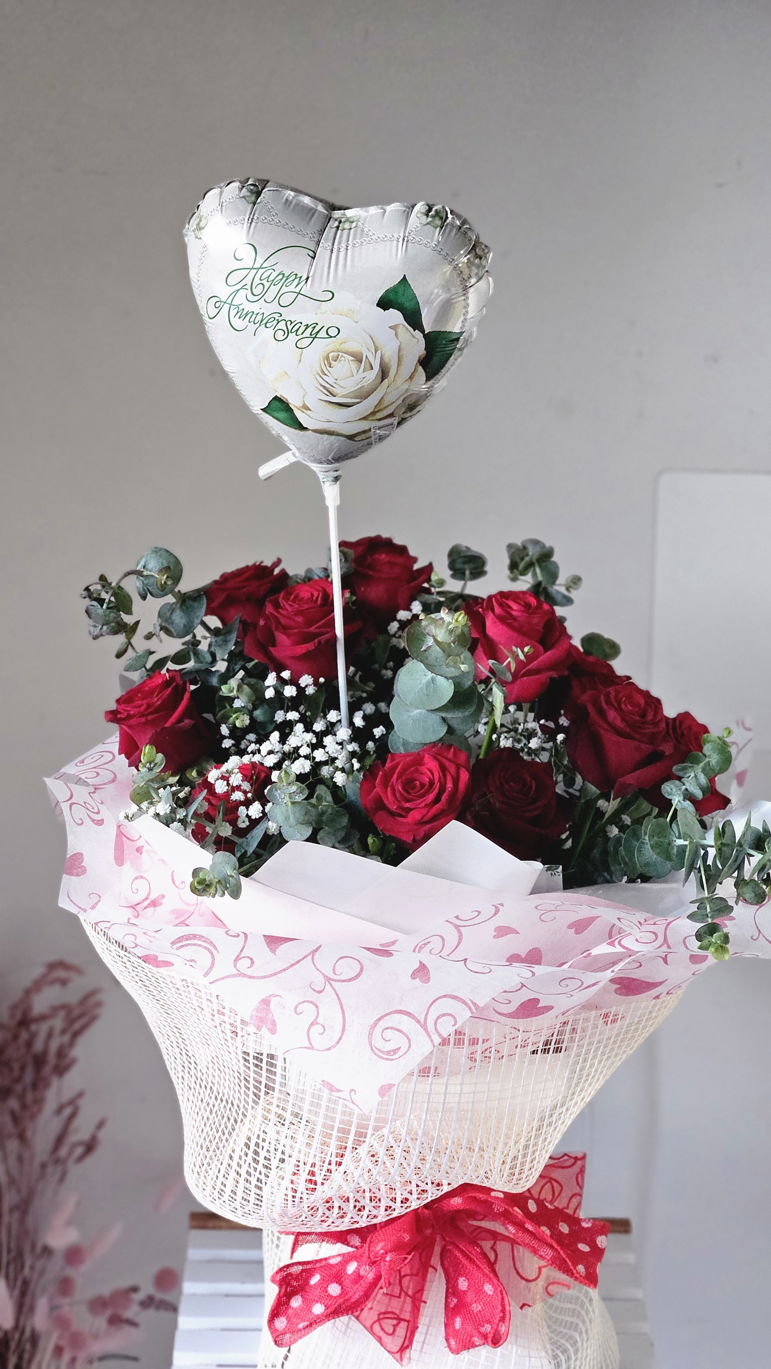 Classic Romance - 12 Red Rose Bouquet
