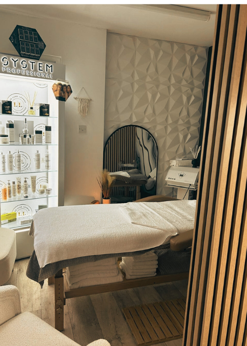 interior of the luxe lounge