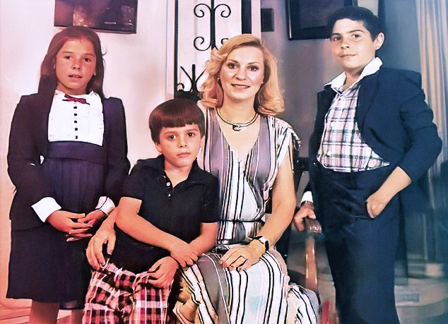 Juanita with Mari Tere, Julio Luis and Juan Carlos