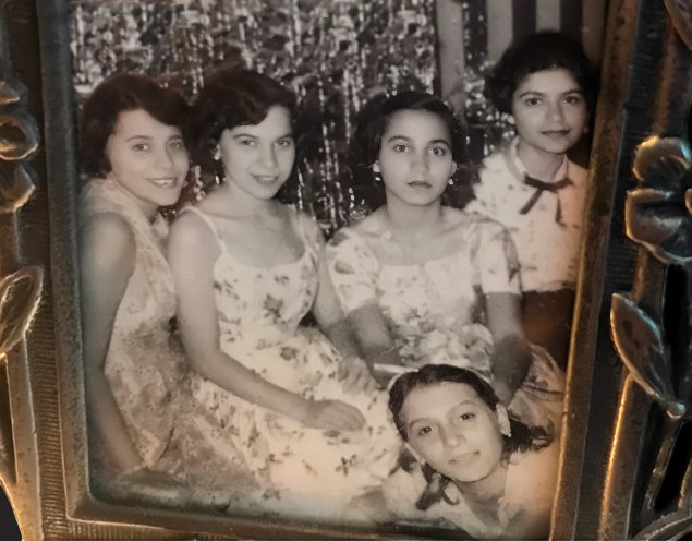Tere, Cuqui, Catin, Juanita and cousin Diana Gonzalez