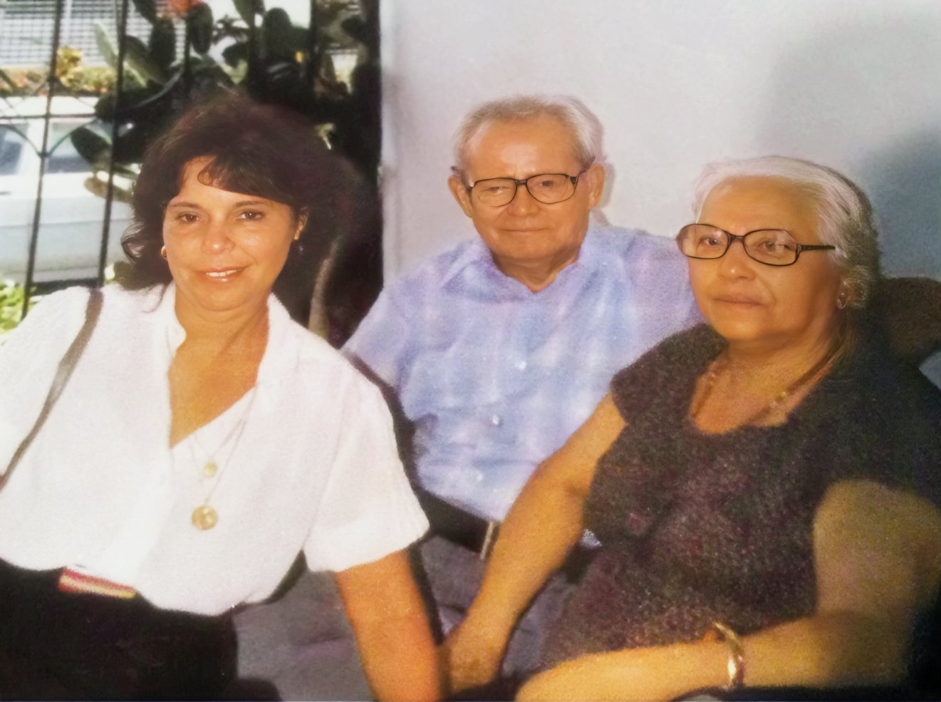 Gloria, PapiNunez, Mamitin