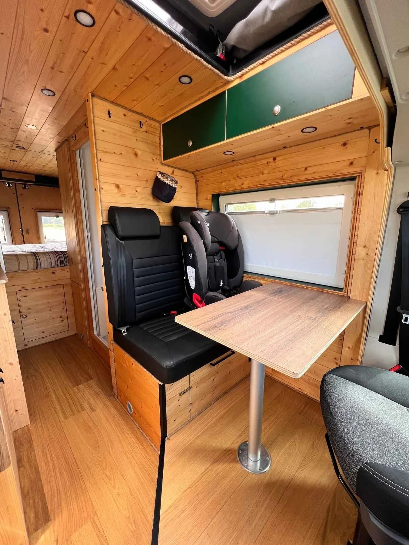 van-amenage-esprit-bois-tours.jpg