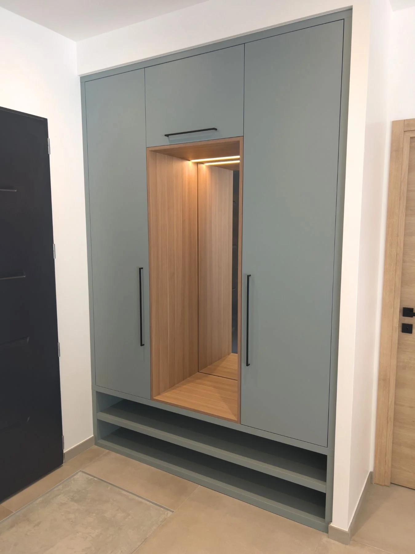 Aménagement meuble d'entrée avec miroir intégré et led à Tours