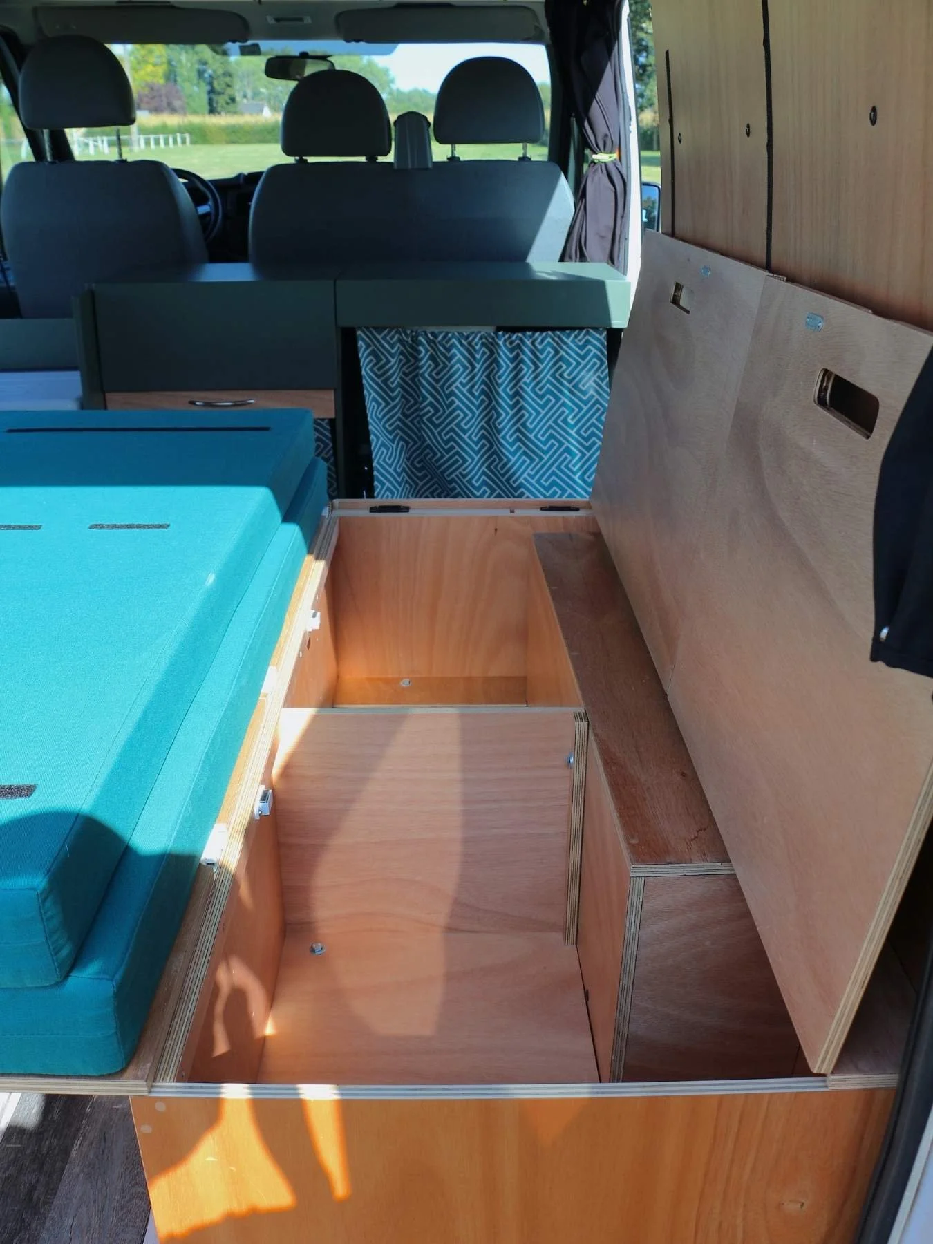ford-transit-amenage-tours.jpg