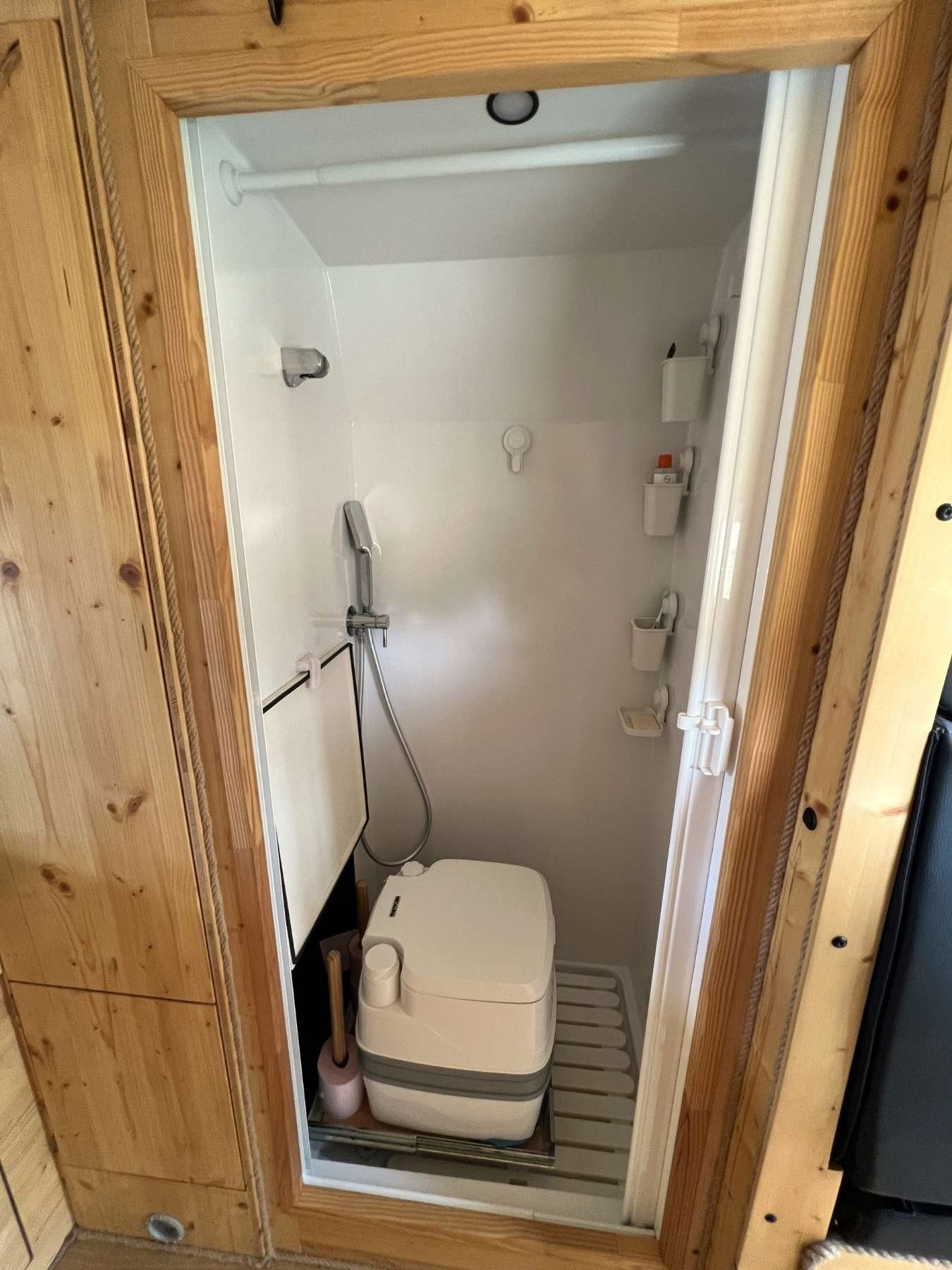 van-amenage-douche.jpg