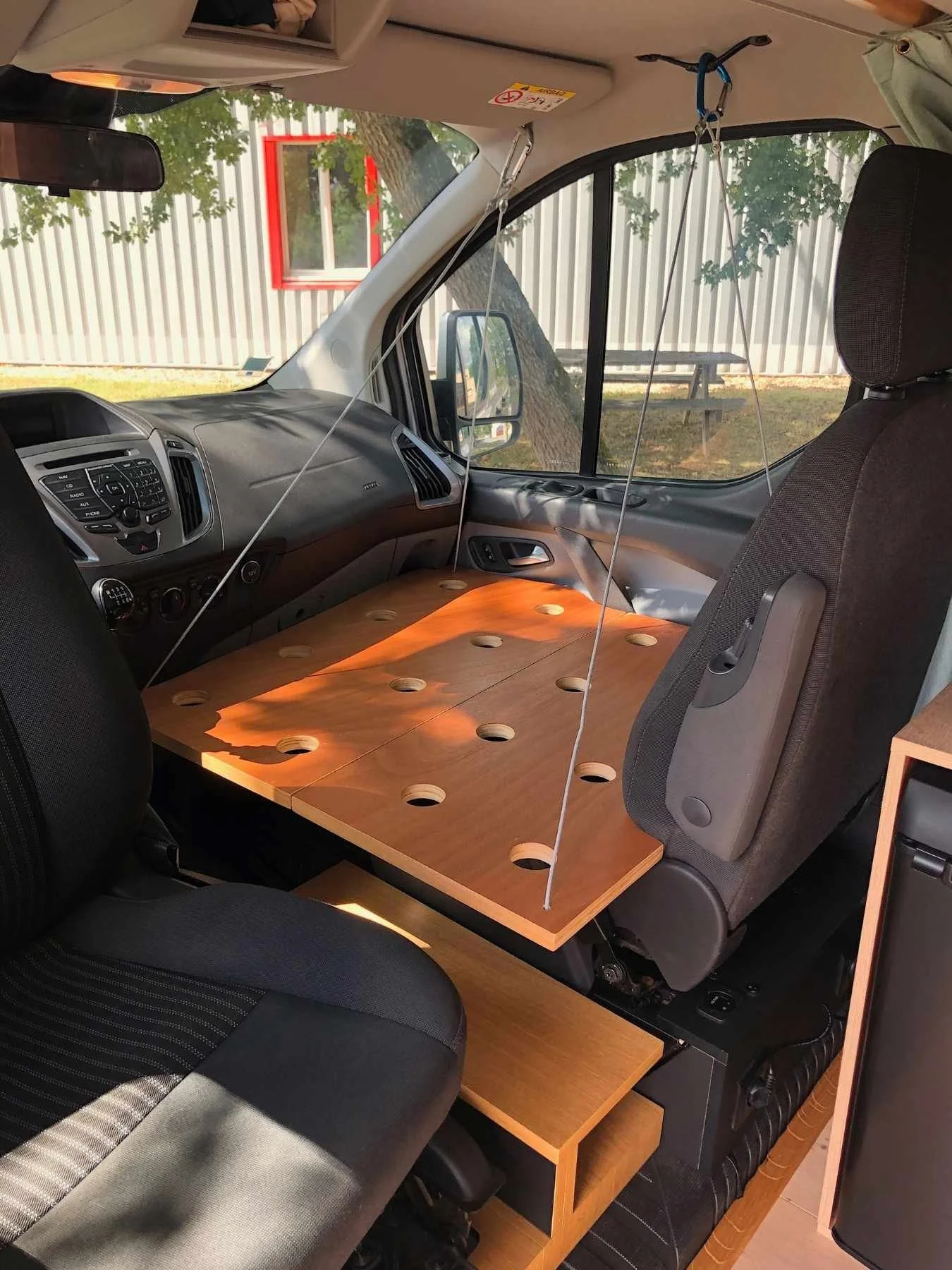 amenagement-lit-bebe-van-tours.jpg