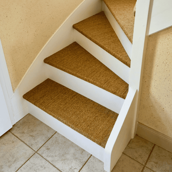 habillage-escalier-entree-alexwood-agencement-tours.png