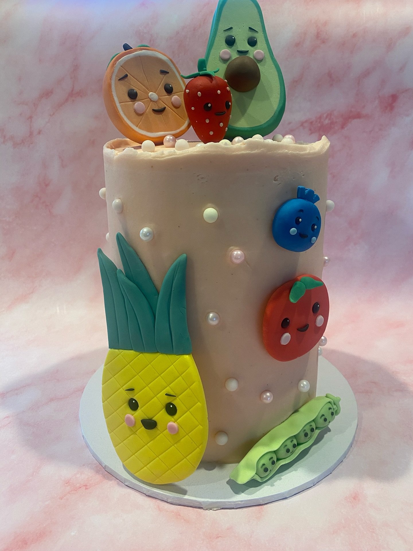 What do you call an avocado that&rsquo;s gone bad? &hellip;&hellip;quacamoldy 😜 custom order for today. #fruitcakes #fondantfruit #birthday #birthdaycake #fondantartist
