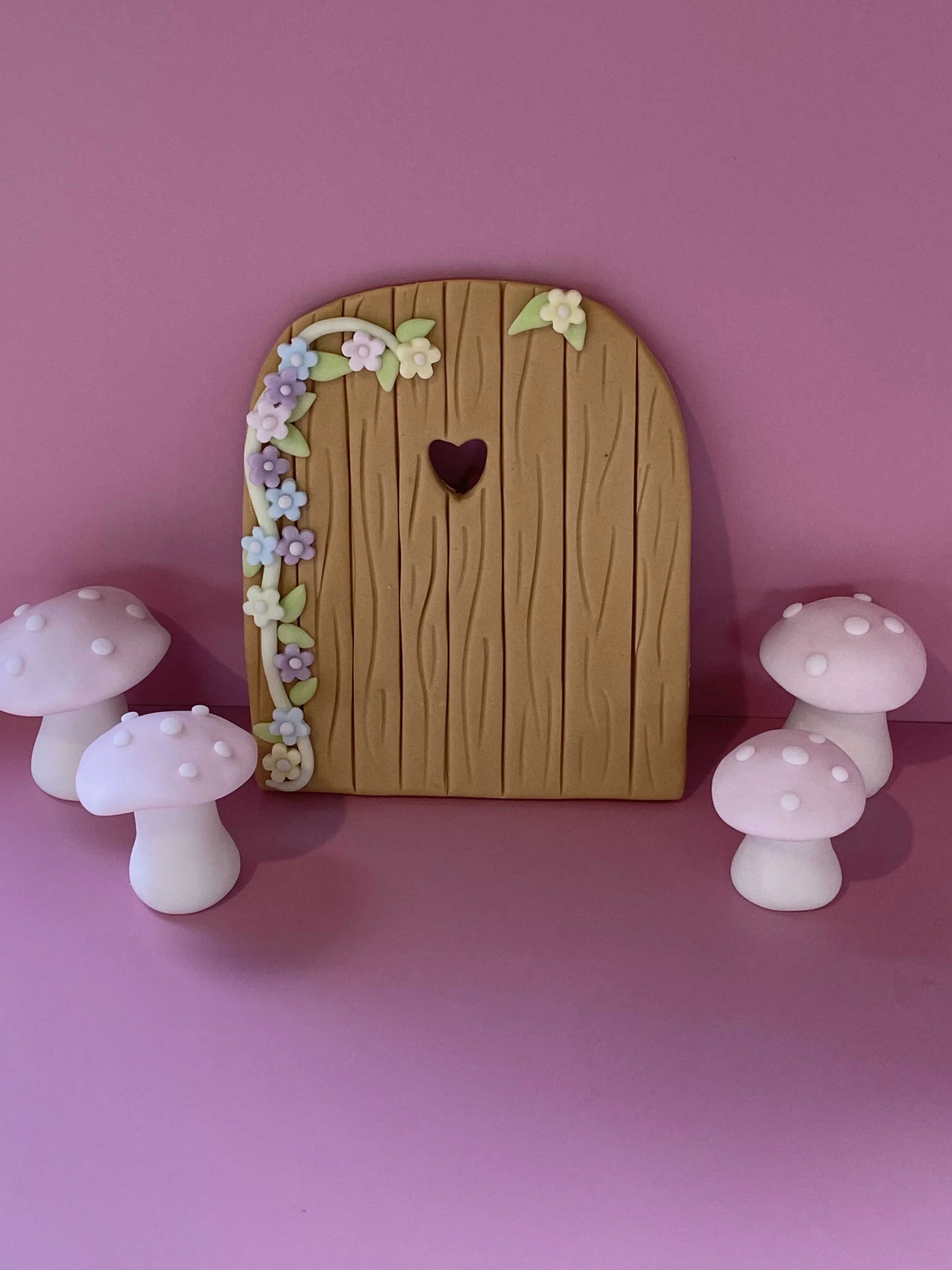 fondant fairy door, fairy door cake topper, fairy cake decorations, fairycake, cake ideas, cakesforgirls, cake toppers