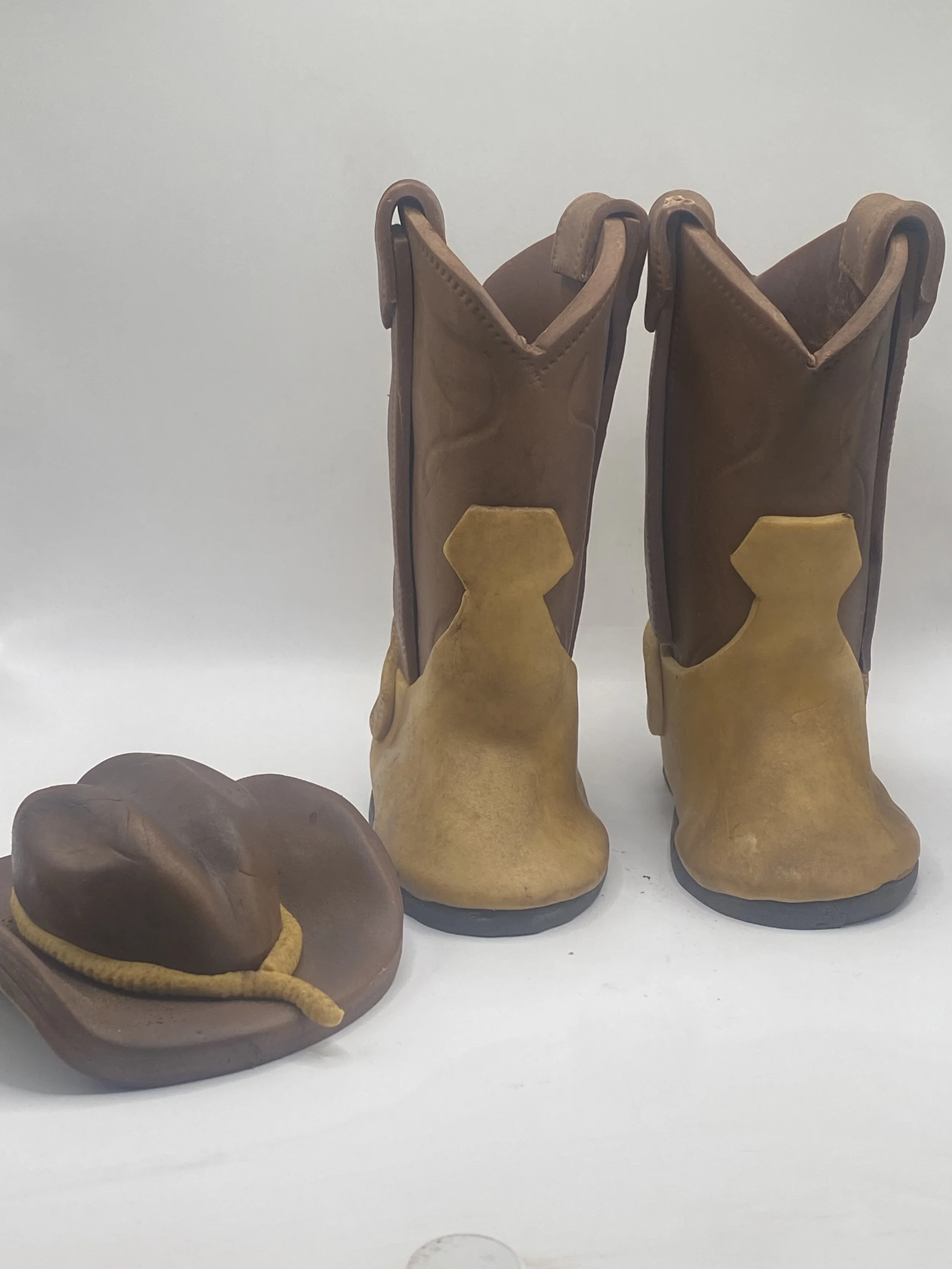cowboy boots cake topper, cowboy cake, fondant cowboy boots, fondant stetson, cowboy hat, cowboy cake, cowgirl cake