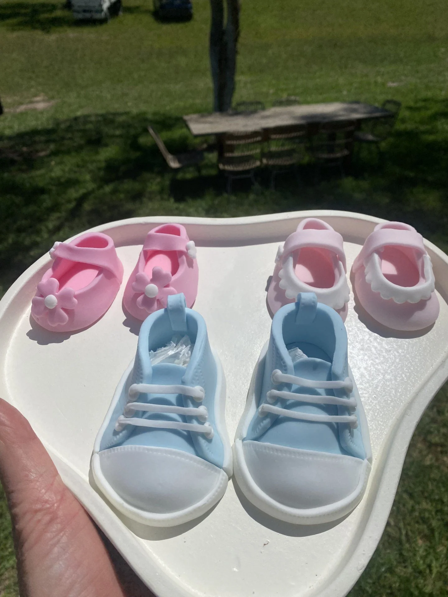 baby shoes, baby booties, baby converses, baby shower, edible baby booties, baby shoes cake topper