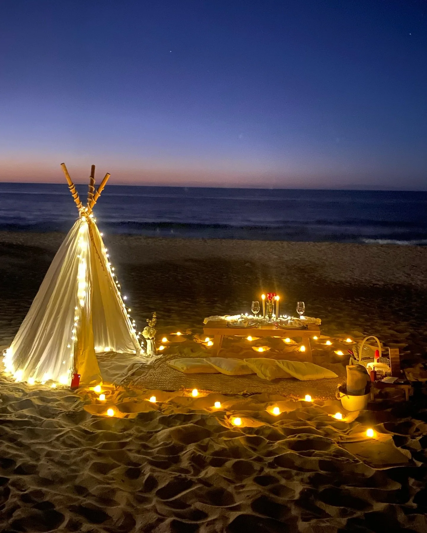 Noches perfectas 🌹✨
.
.
.
.
.
.
.
.
.
.
.
#picnicensayulita #picnicdeplaya #sayulitalife #sayulitapueblomagico #sayulitabeach #rivieranayarit #sunsetlovers #atreveteavivirlo #paquetebasico