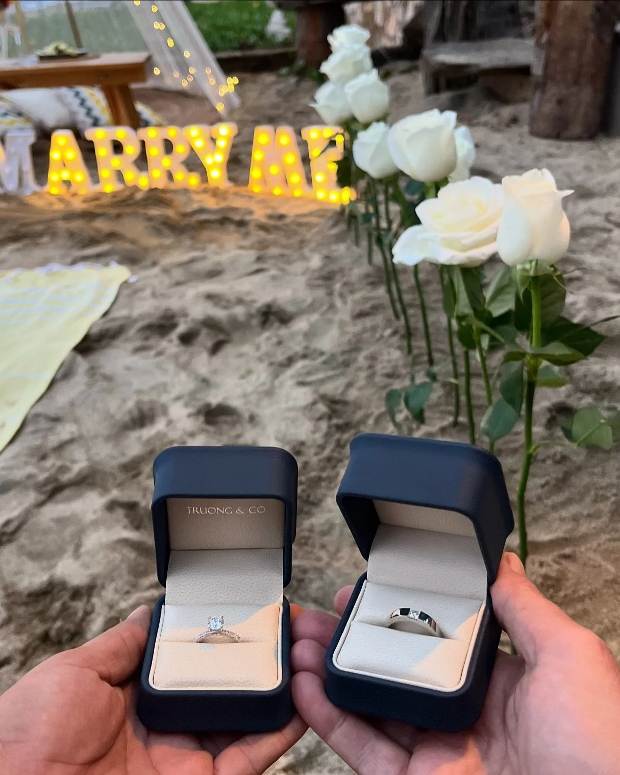 Days of wine and roses 🫰🏻🤍✨
(Gracias Bar Miramar por ser la localizaci&oacute;n de este momento 💍)
.
.
.
.
.
.
.
.
.
.
#picnicensayulita #picnicdeplaya #sayulitalife #sayulitapueblomagico #sayulitabeach #rivieranayarit #sunsetlovers #atreveteaviv