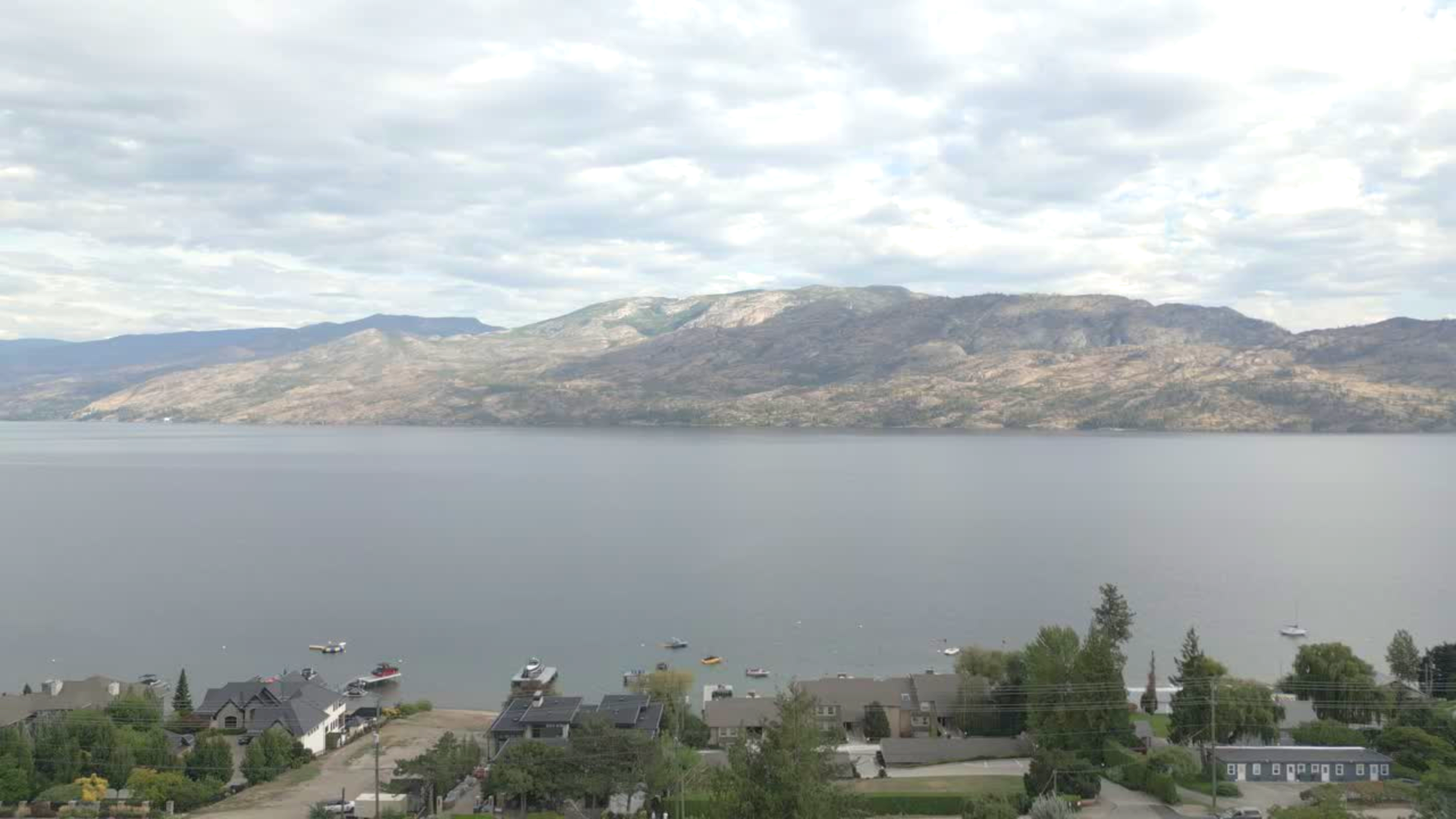 Khaluna Lake House Web Lake View 2.png