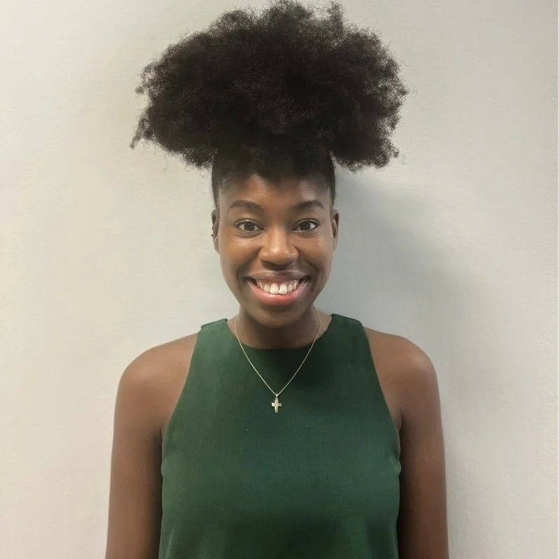 Moodita's female client smiling after a coaching session.