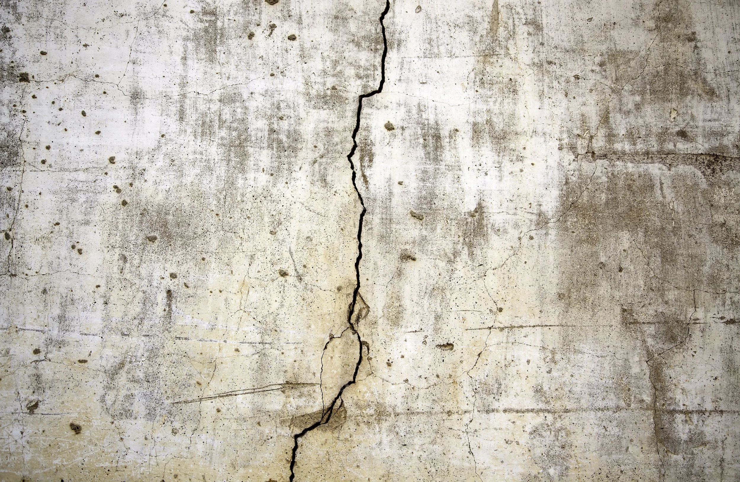 Fissure de fondation à Longueuil : comment évaluer la gravité et choisir la bonne méthode de réparation.           Fissures Expert Inc. — Longueuil et Rive-Sud de Montréal