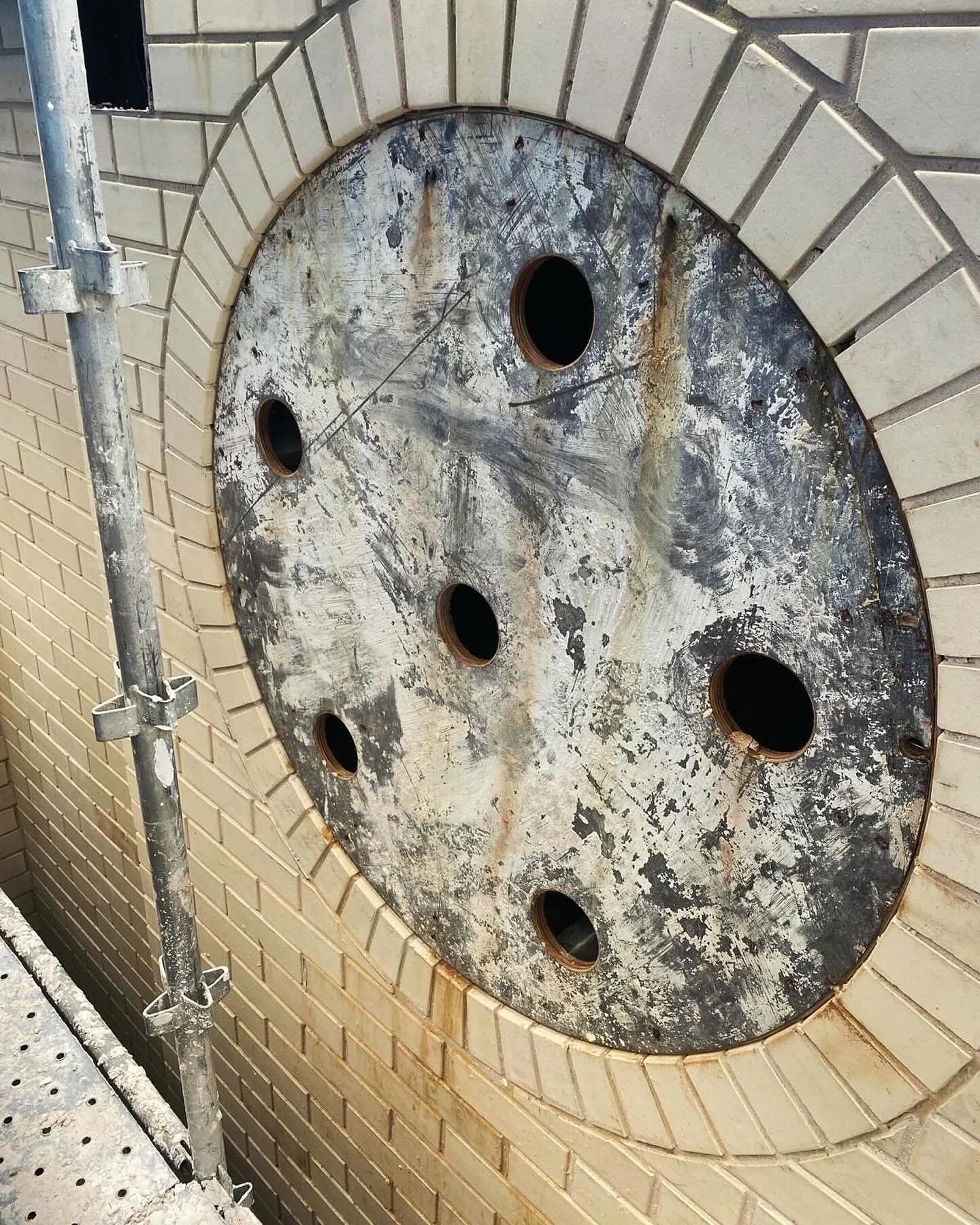 Do you ever look at something and wonder how it was built. In this case team work makes the dream work! Now we are ready for some custom round windows. 

#craftmanship #bricklaying #carpentry #building #concrete #carpentry #design #custom #alfresco #
