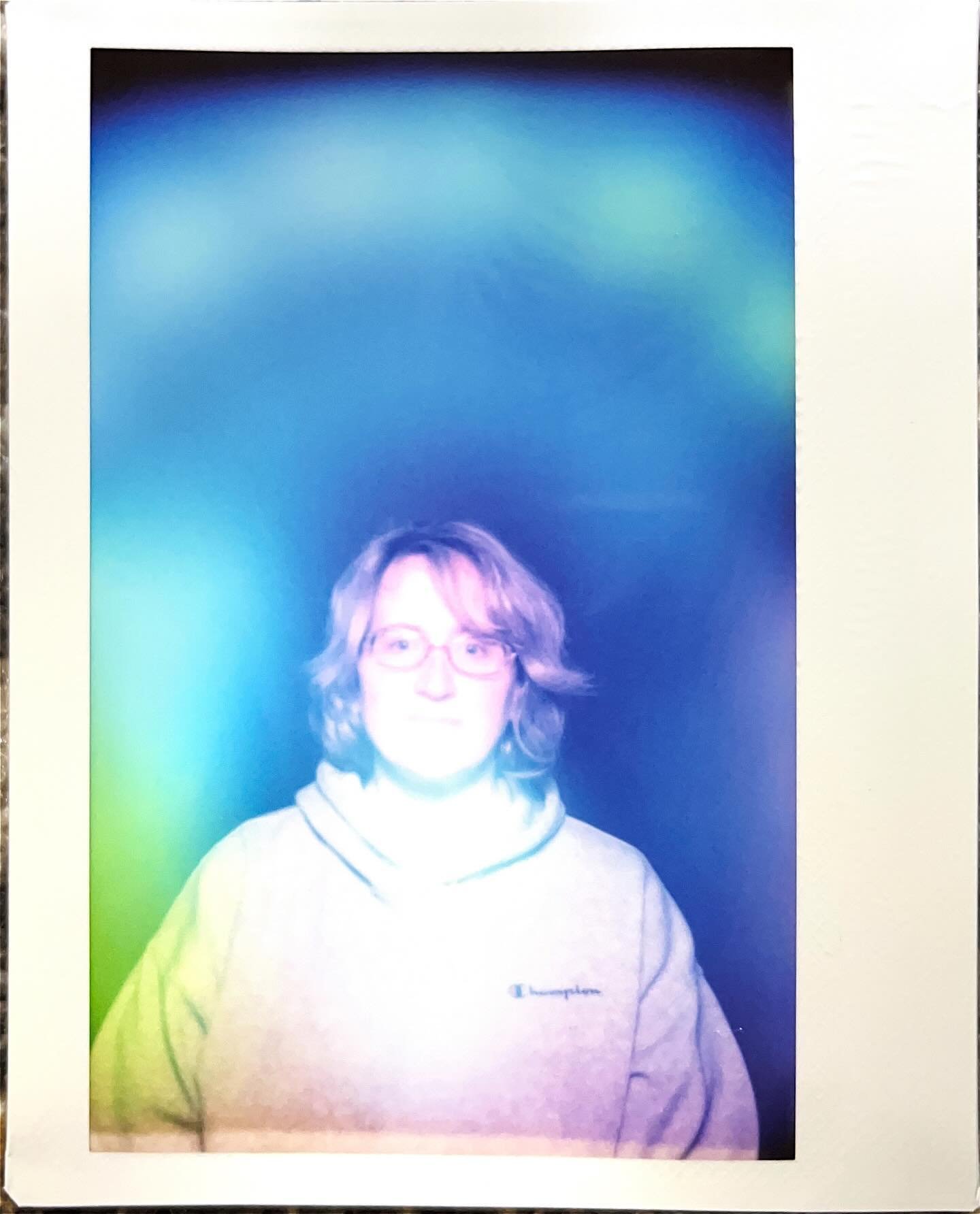 The blue in this  gorgeous aura shows someone empathetic, communicative and compassionate, punctuated by healing green. #auraphotography #auraphoto #illuminateaura #illuminateauraphotography #portlandauraphotography #portlandaura #portlandsmallbusine