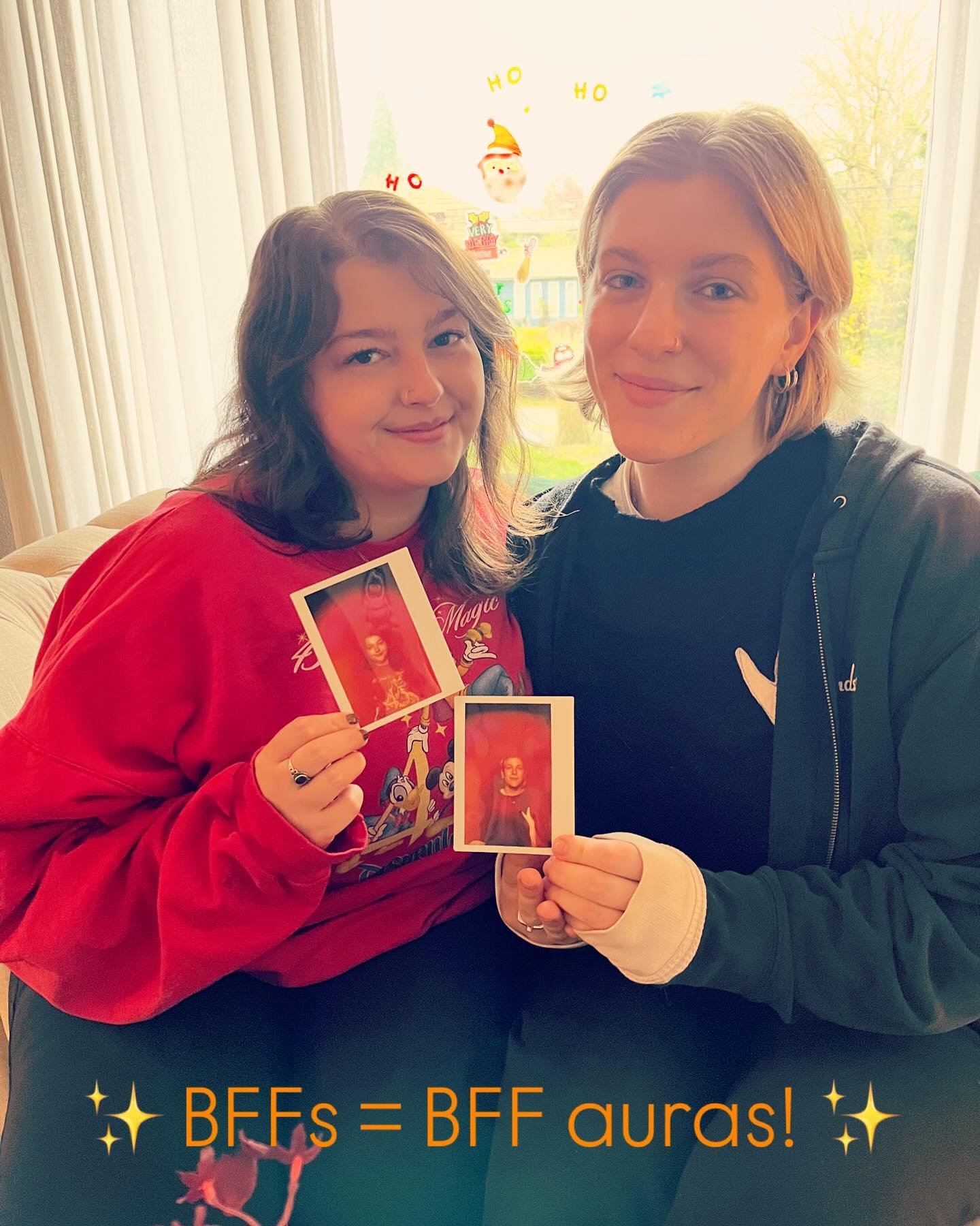 These sweet friends have something else in common - their aura colors! 🔴🟠 

While not exactly the same, they shared a swath of orangey-red, reflecting inspiring, sociable, uplifting aspects of orange combined with material, earthy, practical charac