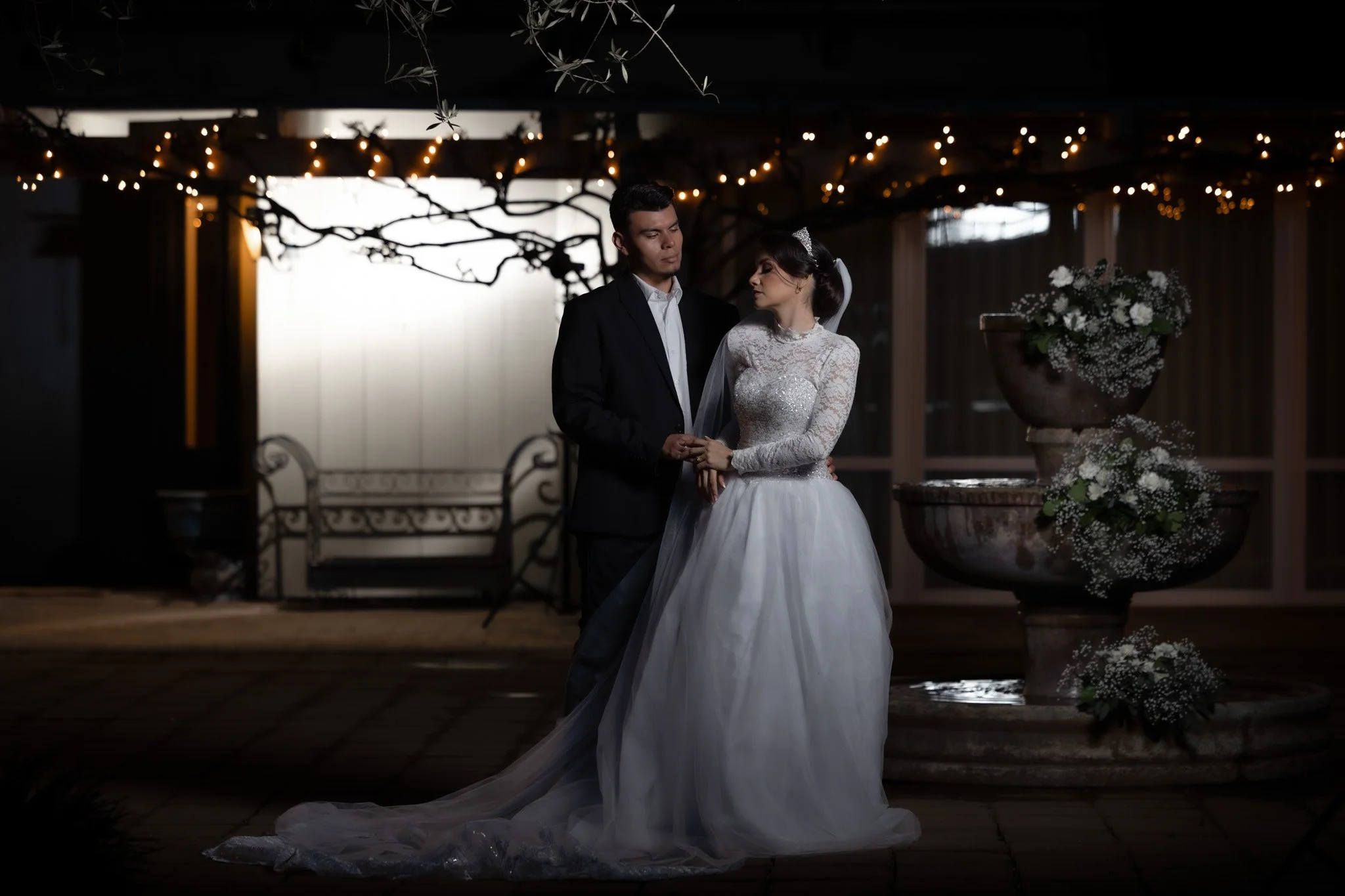 aldo couple night fountain high res.jpg