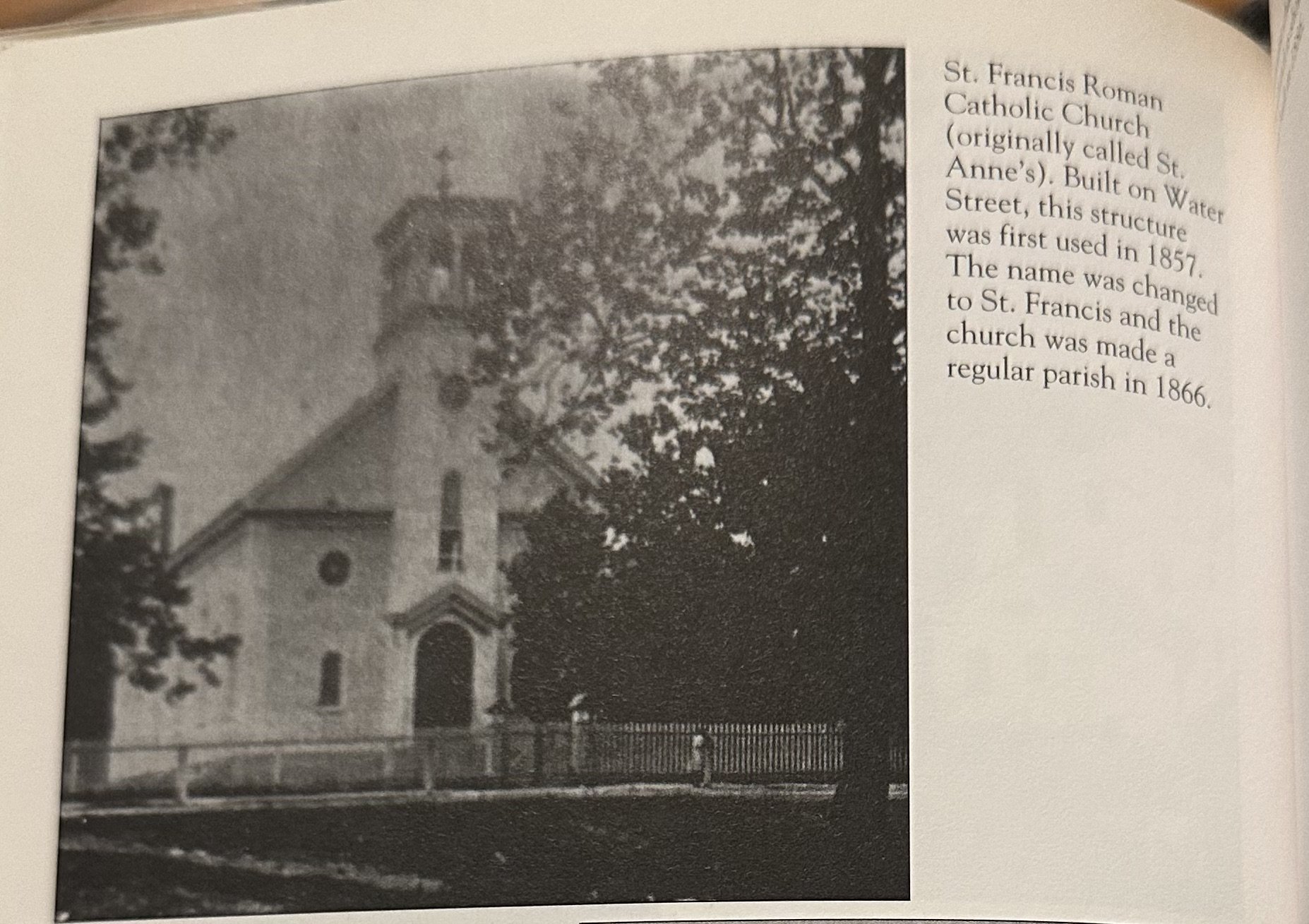 Images of America - Naugatuck & Naugatuck Revisited
Dana J. Blackwell and The Naugatuck Historical Society (November 1, 1996) Ron Gagliardi (August 25, 2004)