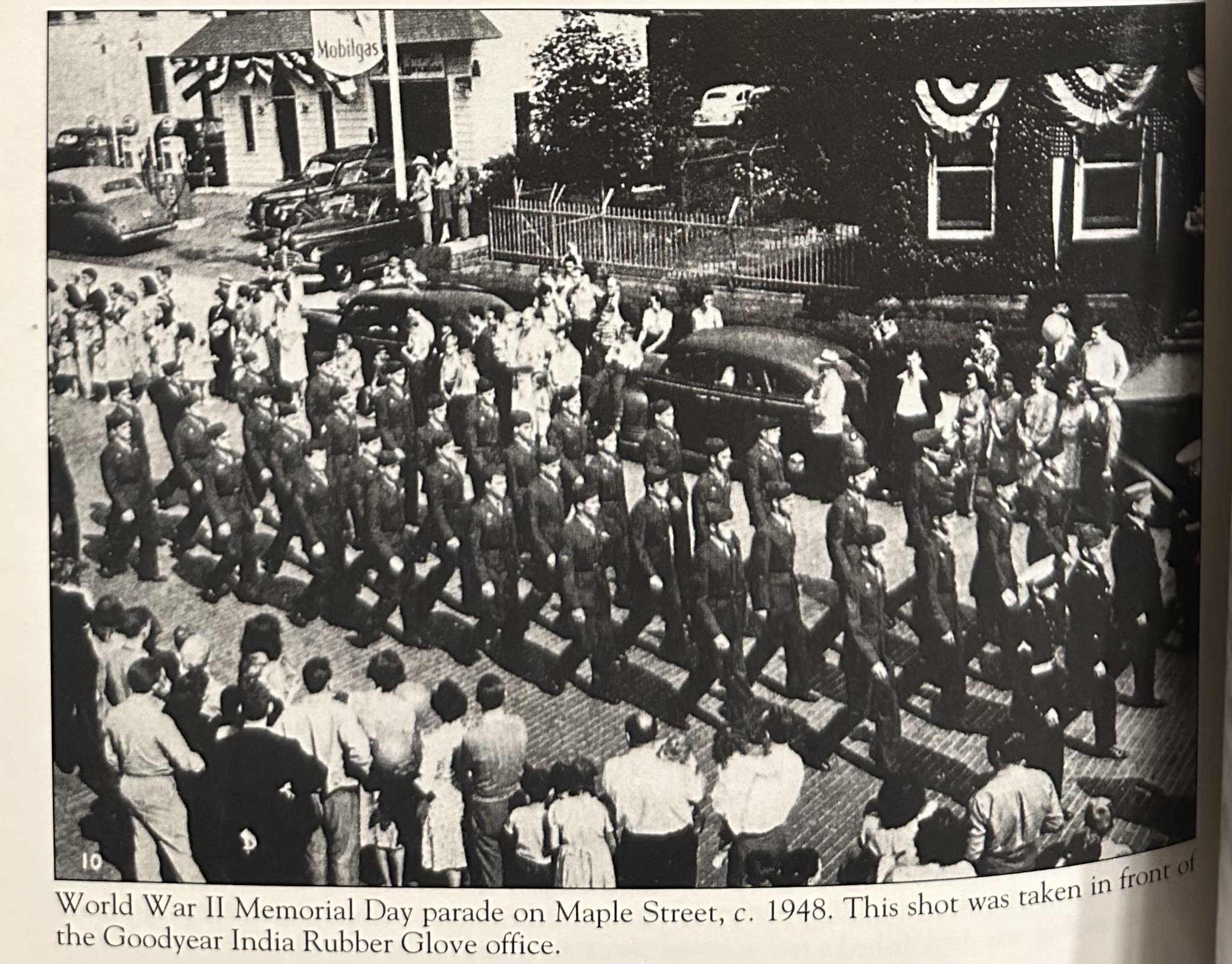 Images of America - Naugatuck & Naugatuck Revisited
Dana J. Blackwell and The Naugatuck Historical Society (November 1, 1996) Ron Gagliardi (August 25, 2004)