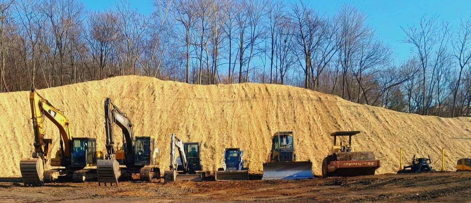 Oranssi carpenter using bench saw