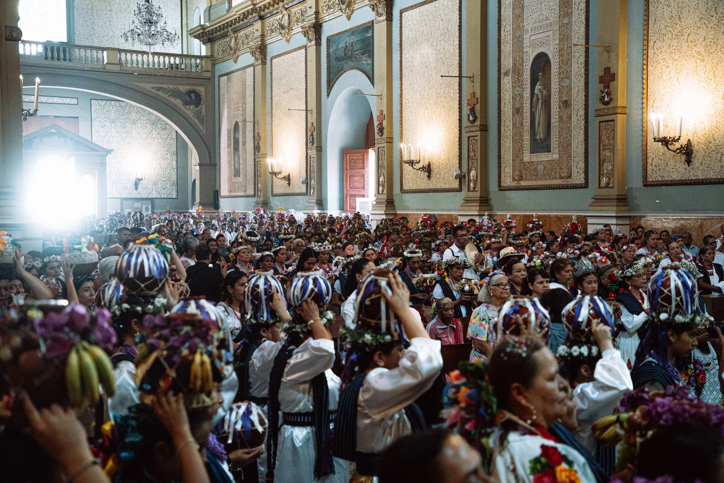 ritual-aguadoras-uruapan-templo-inmaculada.jpg