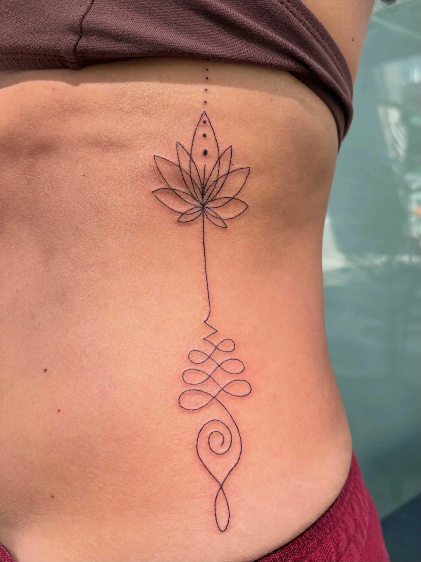 Unalome design for Farnoosh 💗 thank you for the trust! 🙏🏽

#ladianuchis #dtlatattooartist #ribtattoo