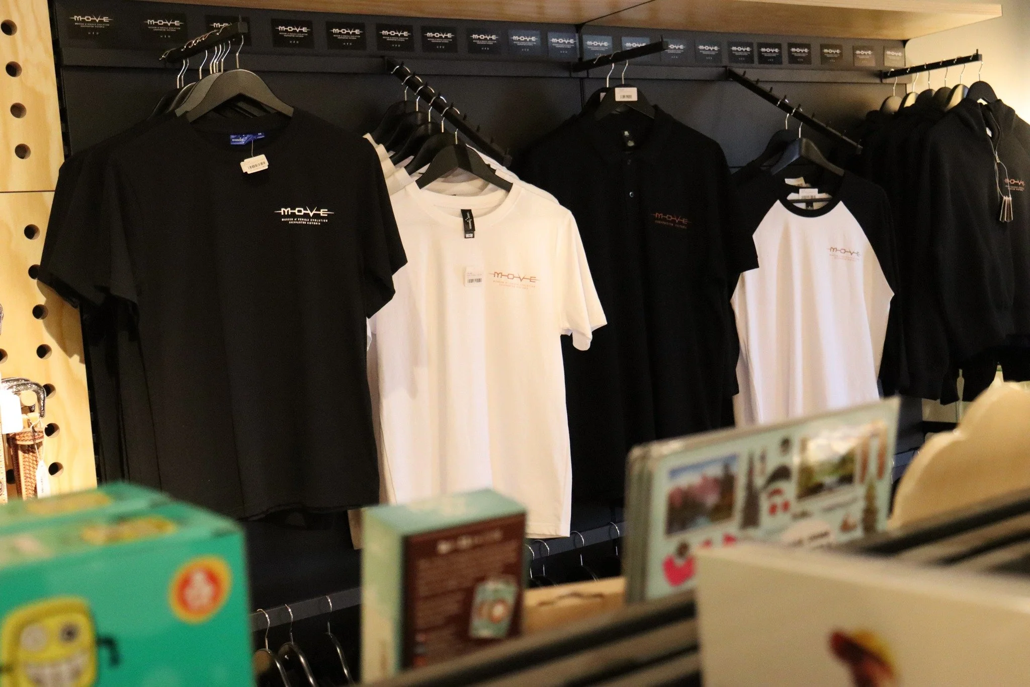 💥 FATHER&rsquo;S DAY &ndash; FULL THROTTLE GIFTS! 💥

On the hunt for the ultimate gift for the automotive loving Dad? 
 Whether he&rsquo;s into cars, bikes, or the magnificent legends of the road, the MOVE Gift Shop has you covered:

🏁 Automotive 