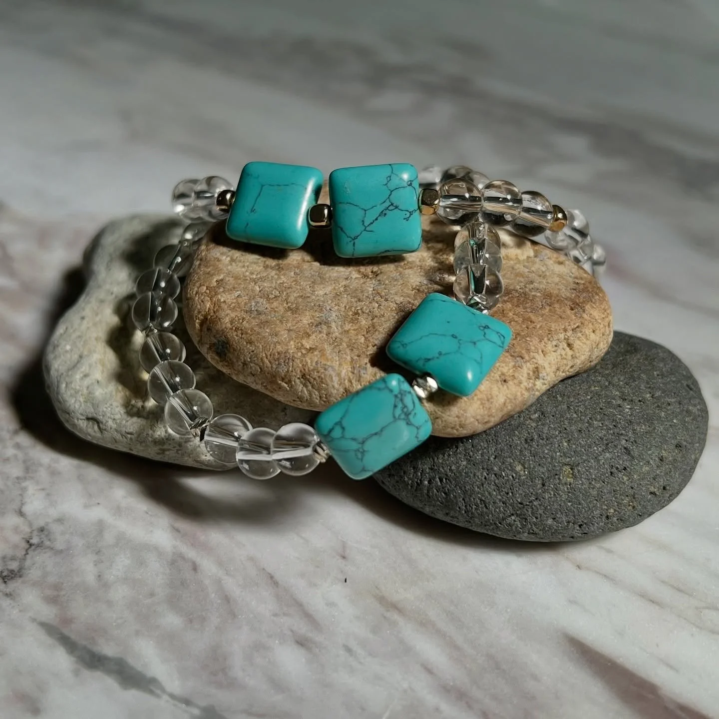 our very own @rakiex20 is selling their jewelry line @_edermoon_ at the 
@venicepierassociation's second saturday block party today (9/13) at 1pm! 

come find us in front of the @yoganestvenice ✨