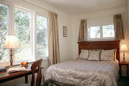 cozy room (shared bathroom).jpg