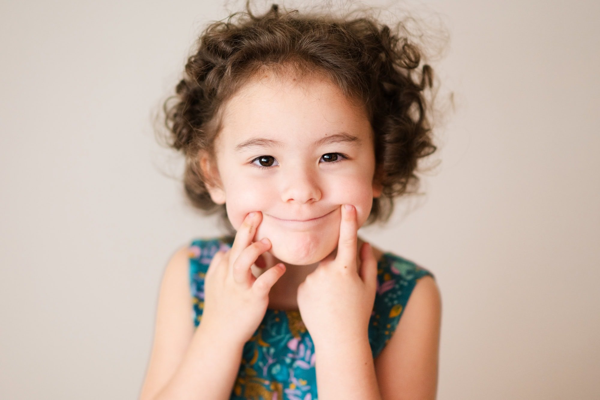 Funny expression captured at a Zürich Kita by an award-winning kids photographer in Switzerland.