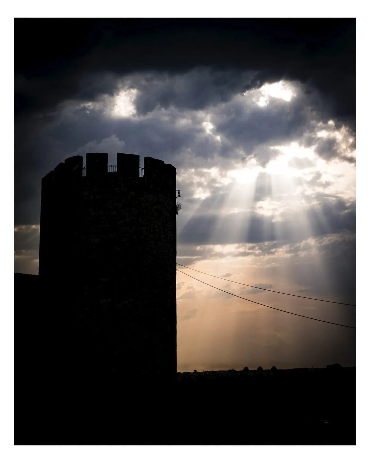God blessed us with some rays over Kalemegdan
'
'
'
'
'
#fujifilm_xseries #fujix100vi #fujifilm
#fujistreetphotography #streetphotography
