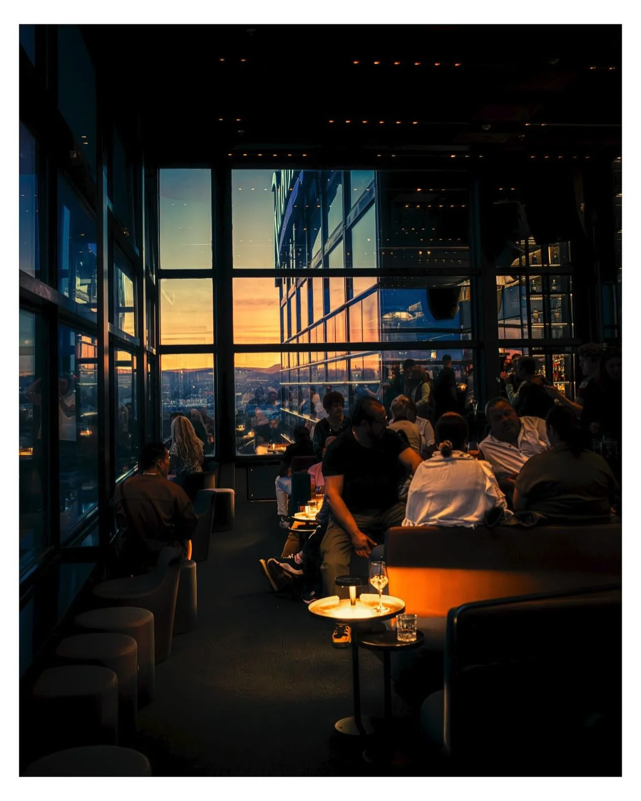 Summit Bar Oslo

#radisonblue #radisonbluehotel  #fujifilm_xseries #fujix100ⅵ #fujifilm #fujifilm_nordic #nightlife #mood