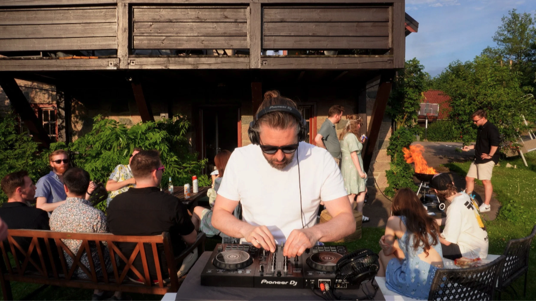 Video: Garden Party | Funky Deep House Mix
