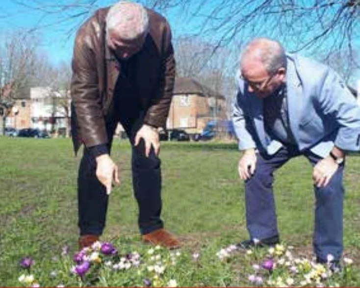 Bulb Planting in Ravensbury