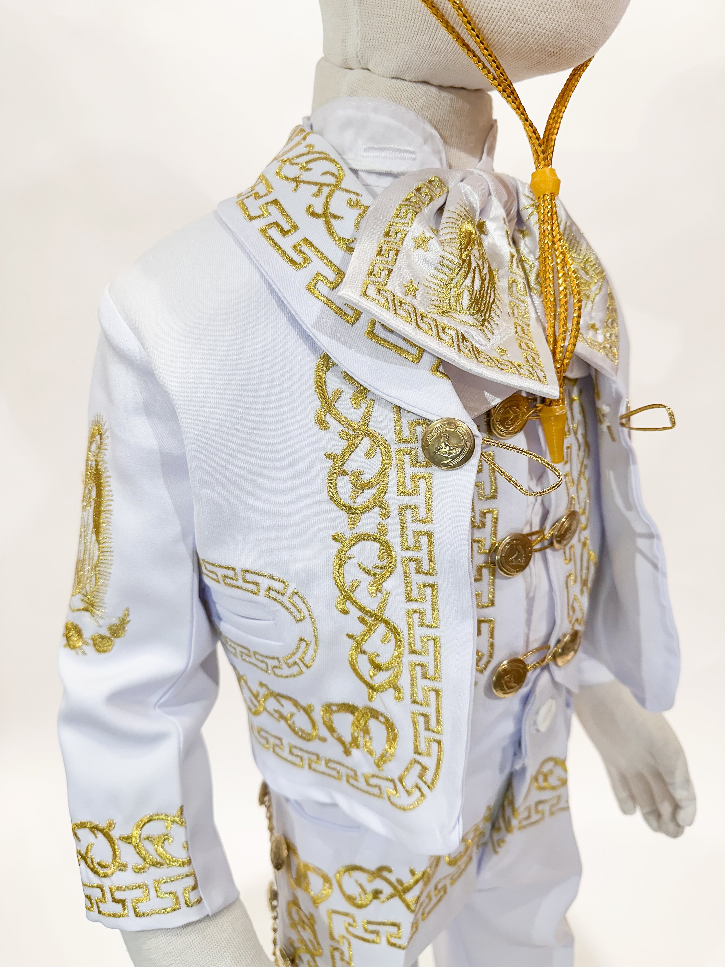 sew-true-trajes-bautizo-blanco-dorado-charro-2.jpg