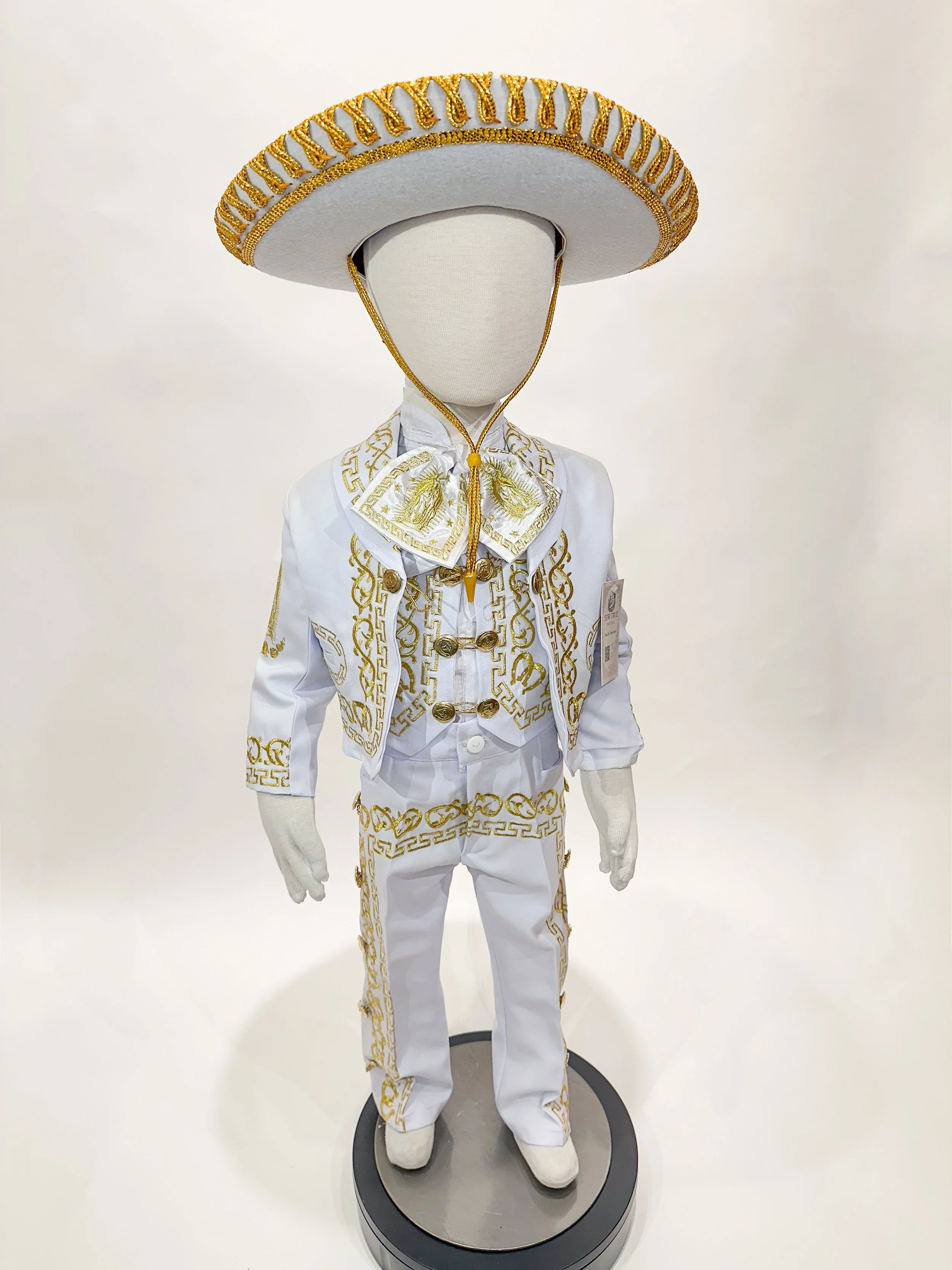sew-true-trajes-bautizo-blanco-dorado-charro-1.jpg