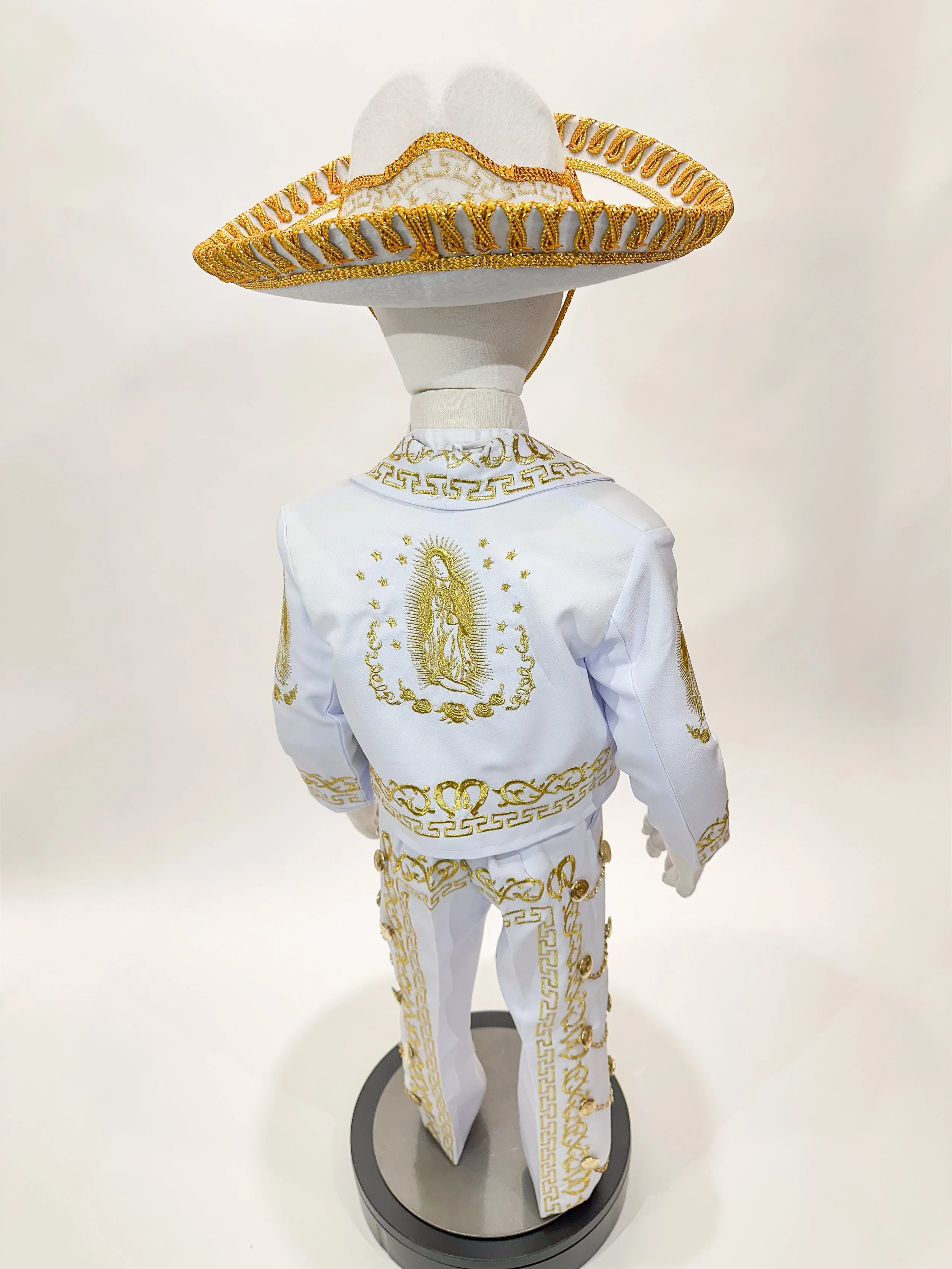 sew-true-trajes-bautizo-blanco-dorado-charro-3.jpg