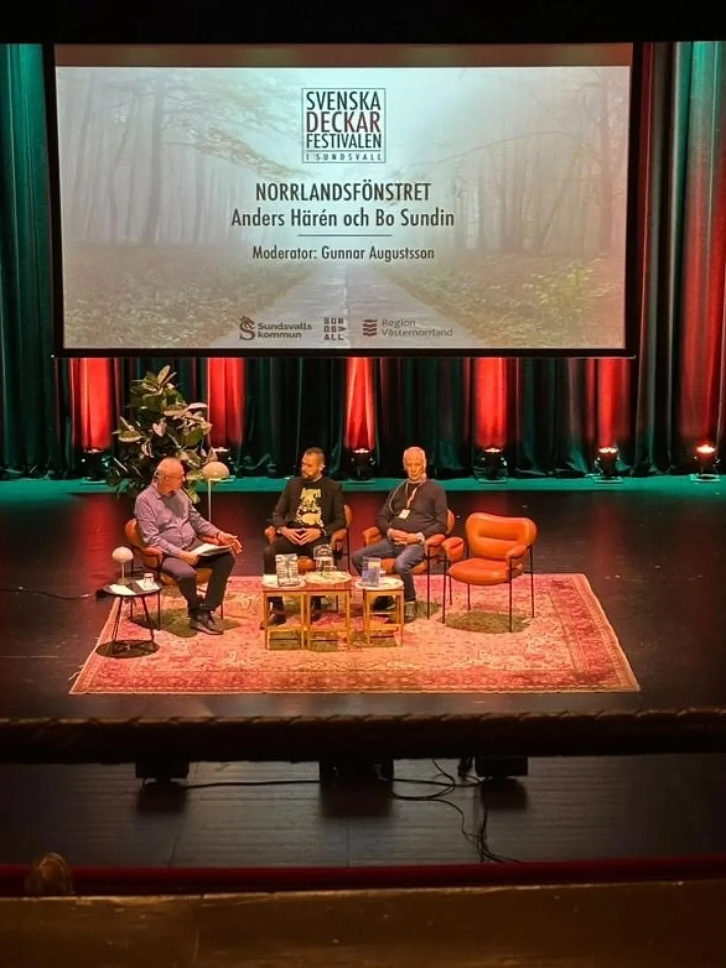 Tack @svenska_deckarfestivalen f&ouml;r ett fantastiskt arrangemang. Och tack @tina.n.martin @ulf.kvensler @agneta_norrgard @hagglund_svensson_writer @ingerscharis @satu_ramo @martin_sjogren med flera f&ouml;r trevliga samtal! Jag tog som vanligt all