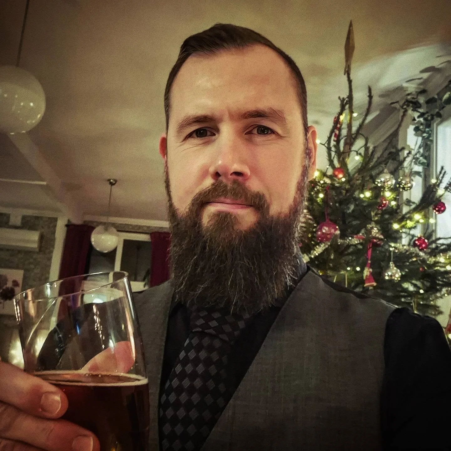 J&ouml;sses vilket &aring;r. F&ouml;rra &aring;ret vid den h&auml;r tiden satt jag och bet p&aring; naglarna och r&auml;knade ner dagarna till 5 mars. Nu &auml;r det fler &auml;n jag som l&auml;st Under Ytan och jag skriver p&aring; uppf&ouml;ljaren.