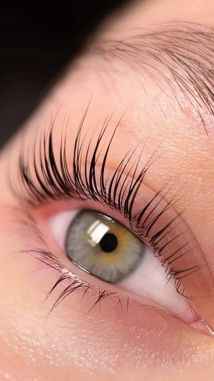 PESTAÑITAS HERMOSAS.jpeg