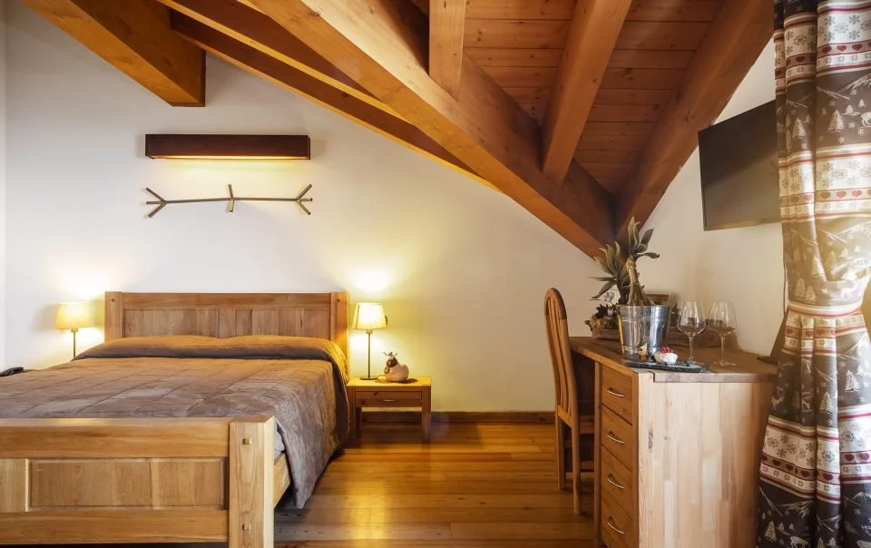 junior-suite-hotel-la-chance-pila-bike-hotel-ski-snowboard-valle-daosta-960x604.jpeg