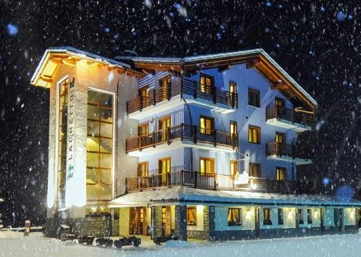 Hotel Laghetto Brusson inverno.jpg