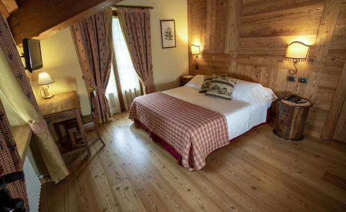 Hotel Laghetto room2.jpg